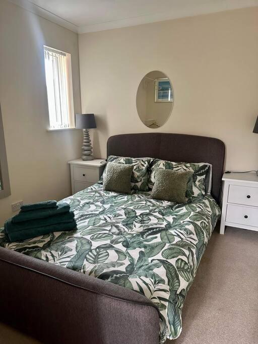 Lovely 2 Bed Sleeps 5 Apartment