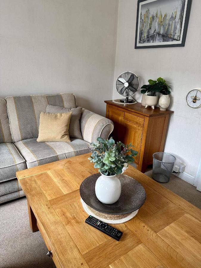 Apartment Lovely 2 Bed Sleeps 5