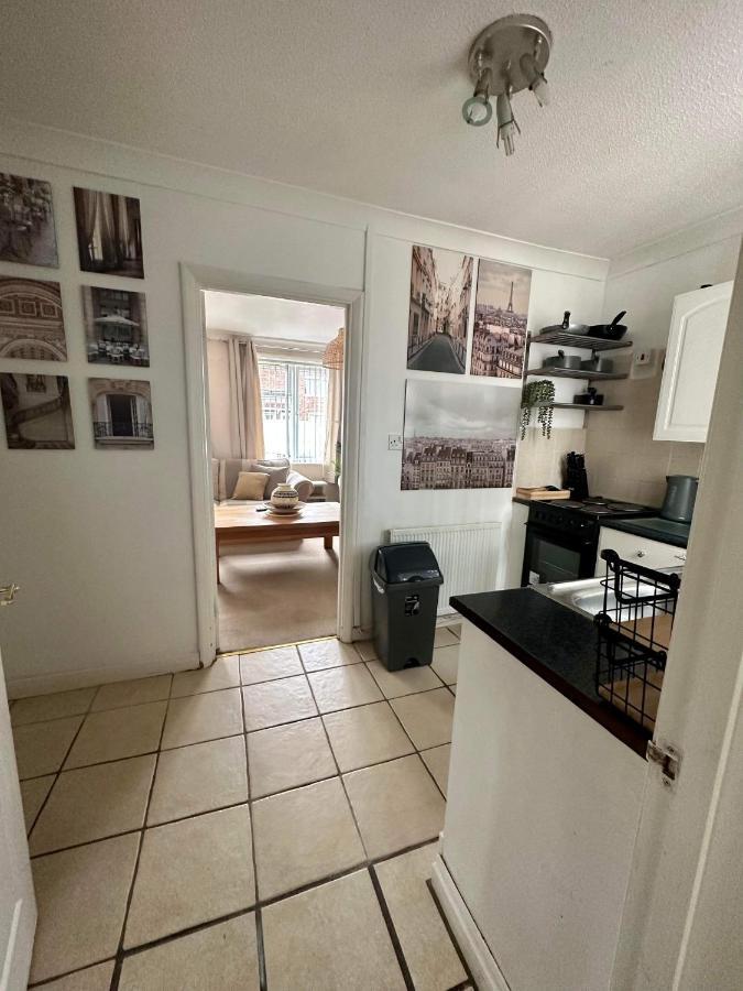 Lovely 2 Bed Sleeps 5 Apartment Abingdon-on-Thames