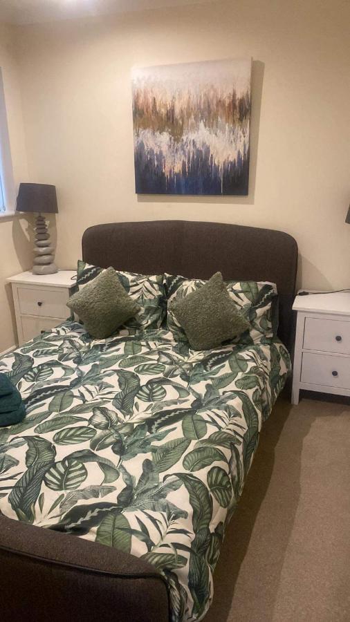 Lovely 2 Bed Sleeps 5 Apartment *